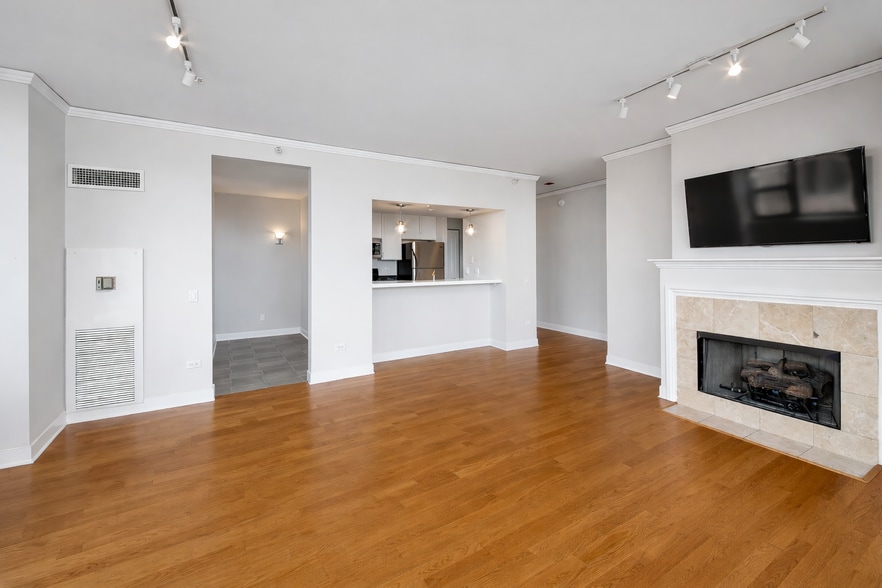 Building Photo - 200 N Jefferson St