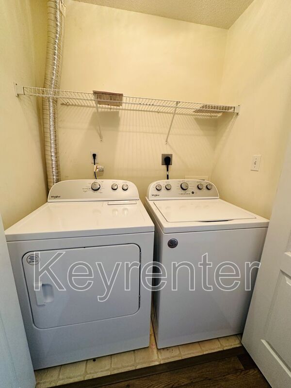 Building Photo - 804 Garcia Way