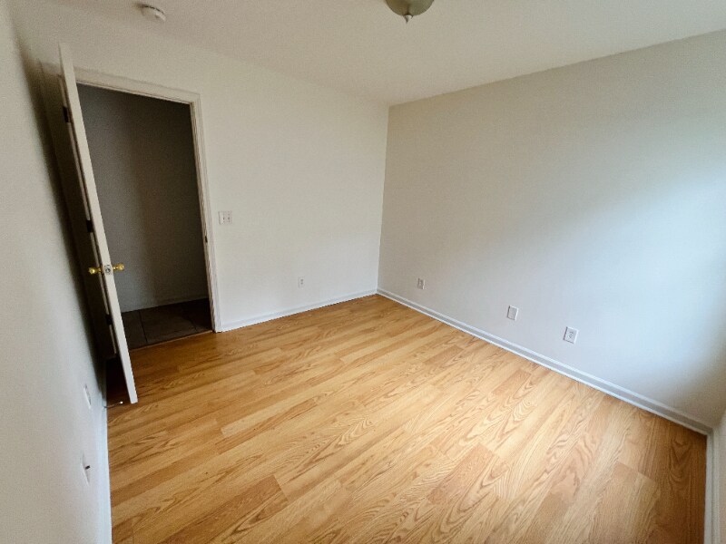 Building Photo - 226 Dobbs St