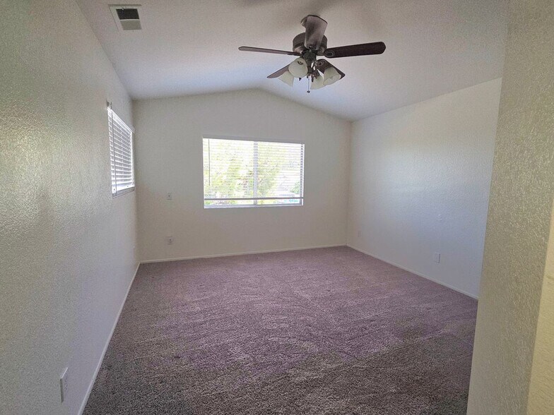 Building Photo - 33178 Regatta Dr