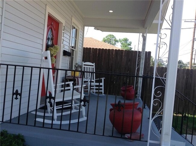 Building Photo - 317 Deckbar Ave