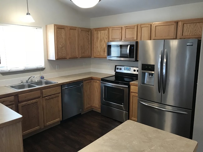 Building Photo - Spacious 5 Bedroom, 3 Bath Ranch Home with 2-Car Garage