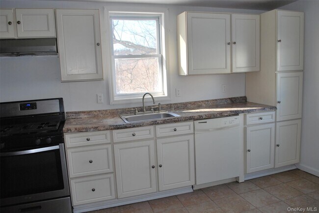 Building Photo - 22 Dekay Rd