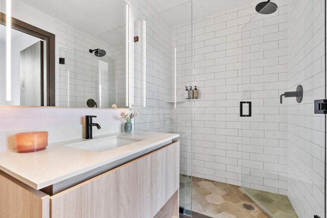 Building Photo - 398 NE 5th St