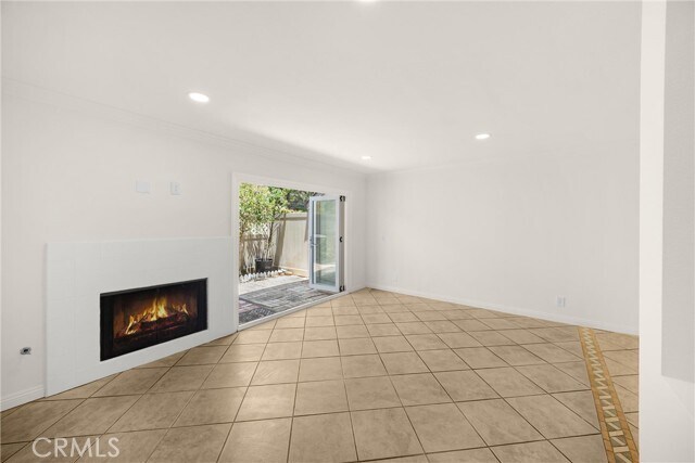 Building Photo - 307 N Singingwood St