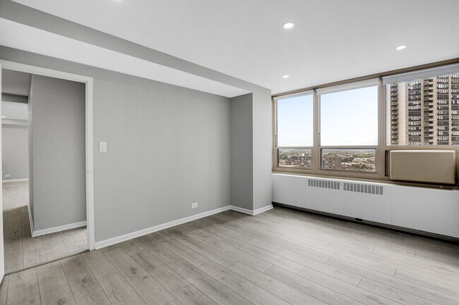 Building Photo - 3950 N Lake Shore Dr
