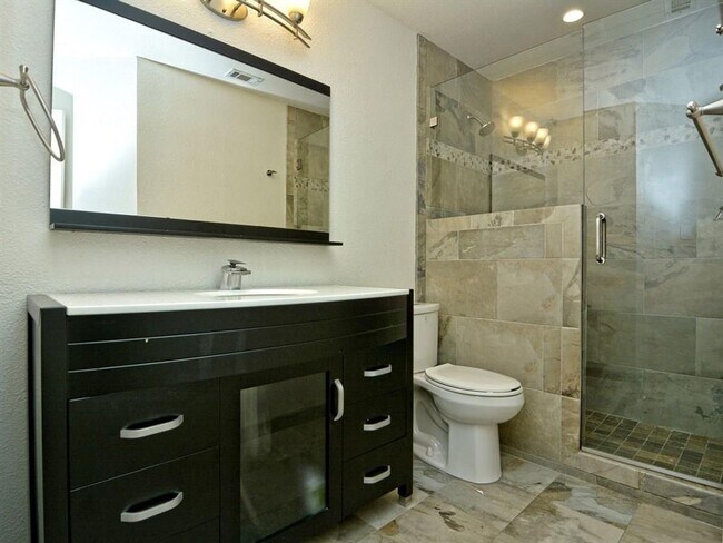 Building Photo - PRELEASING FOR BEGINNING OF JUNE! COME INTO YOUR OASIS!