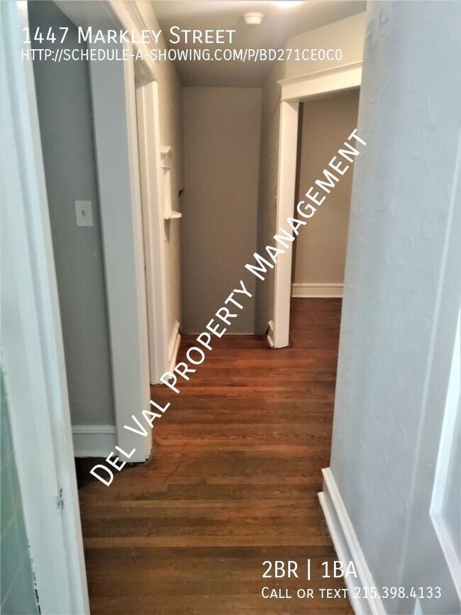 Building Photo - Brick-Front 2-BD, 1-BTH, Townhome for Rent...