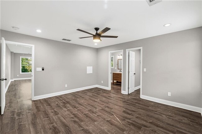 Building Photo - 2866 Belvedere Ln