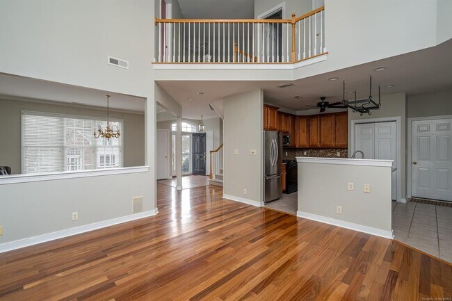 Building Photo - 421 Suri Dr