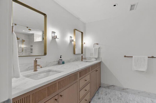 Building Photo - 45 Carnegie Abbey Ln