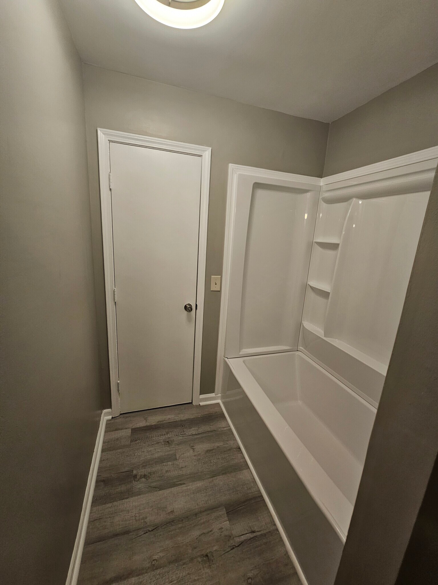 Full bathroom - 732 Coventry Ln
