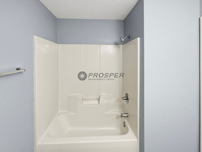 Building Photo - 107 Pelham Square Way