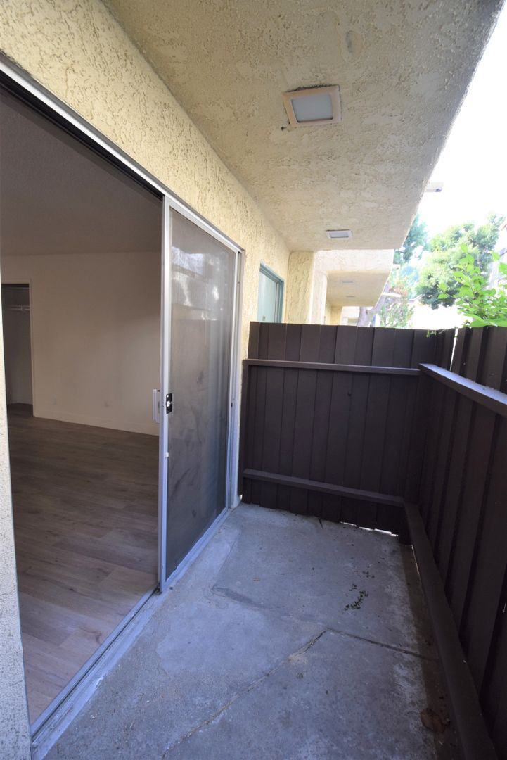 Building Photo - 6115 Whitsett Ave