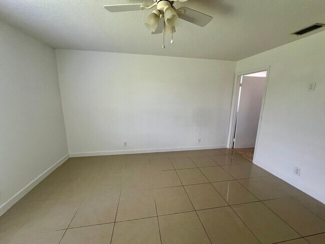 Building Photo - 9431 Boca Cove Cir