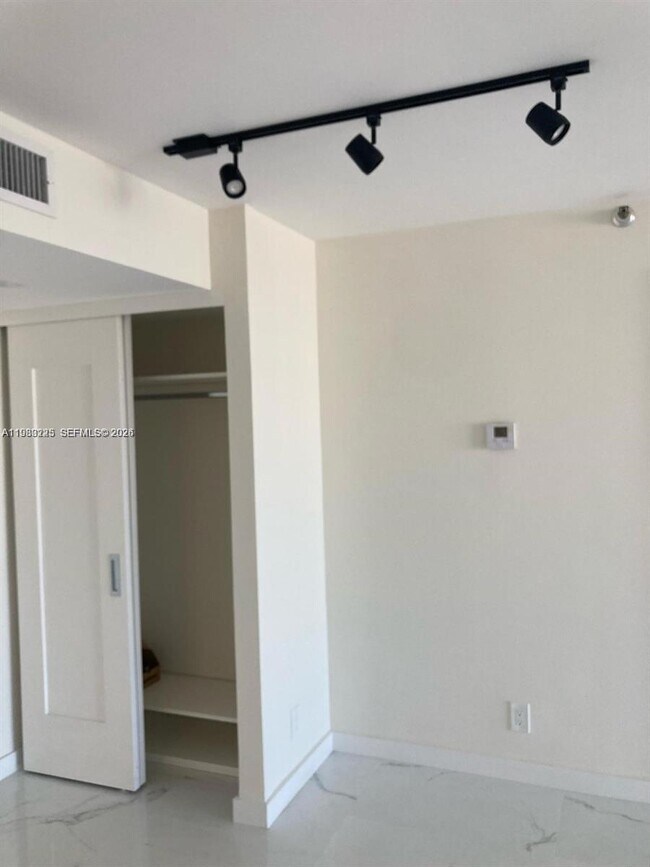 Building Photo - 290 174th St St