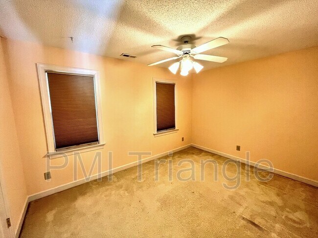 Building Photo - 102 Glen Mavis Ct
