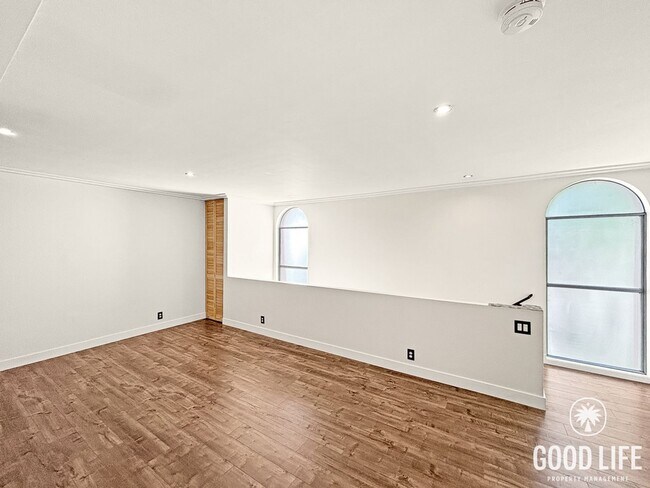 Building Photo - Charming 1BD/1BA Condo in College West W/ A/C, Balcony, Office/Bonus Room, Community Pool, Coin O...