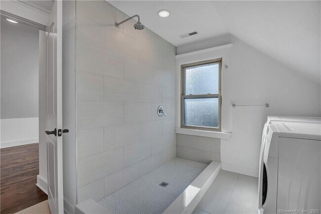 Building Photo - 928 Elm St