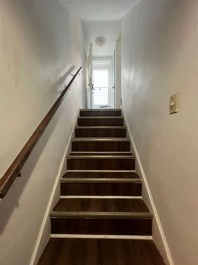 Building Photo - A Single family home with Garage in Garfie...
