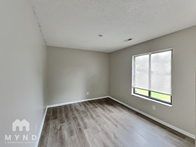 Building Photo - 3035 Falcon Bridge Dr