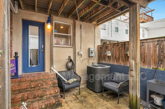 Building Photo - 702 S Bouldin St