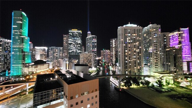 Building Photo - 350 S Miami Ave