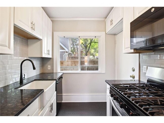 Building Photo - 2008 St Clair Ave