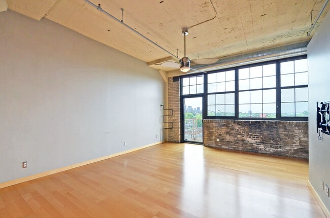 Building Photo - Amazing 2-Bedroom 2-Bathroom Condo with vi...