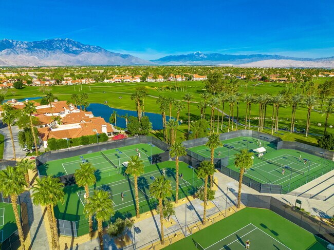 Building Photo - 688 Vista Lago Cir N