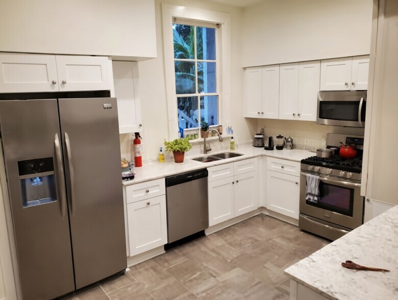 Building Photo - 1803 Calhoun St