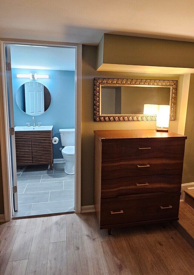 Building Photo - 4633 Kernwood Ave