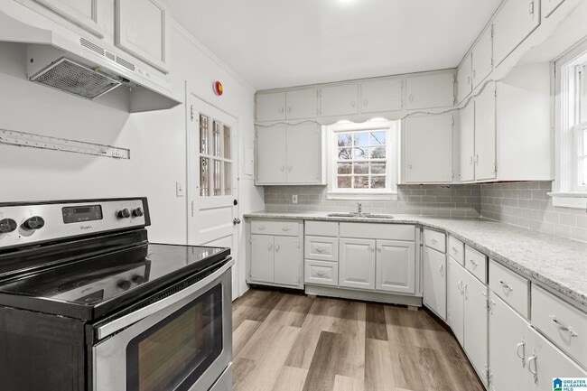 Building Photo - 1520 41st St