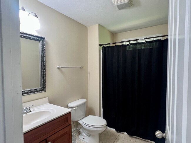 Building Photo - 3 bedroom + loft & 2.5 bedroom  in gated community