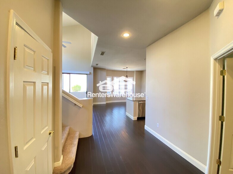 Building Photo - 16420 N Thompson Peak Pkwy