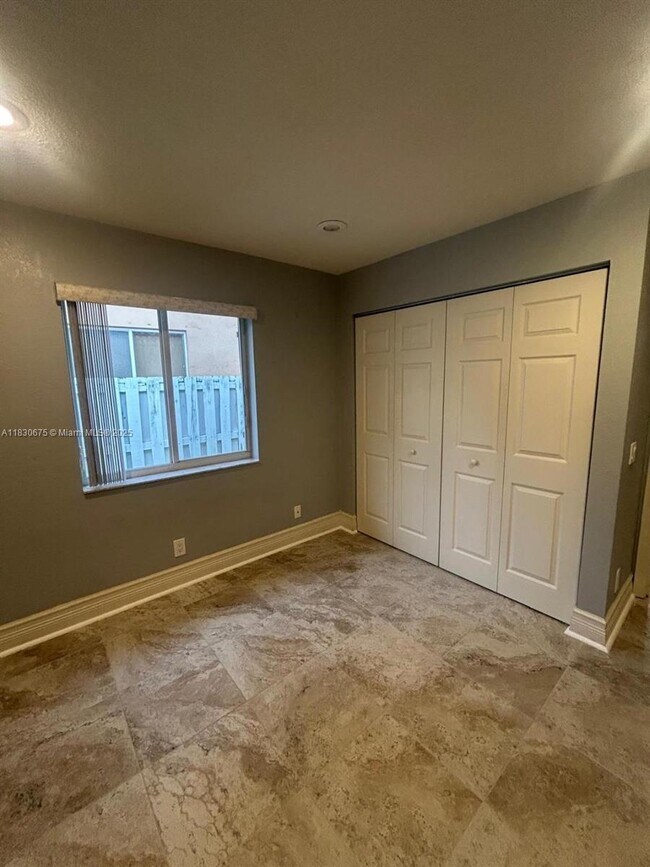 Building Photo - 1512 Presidio Dr