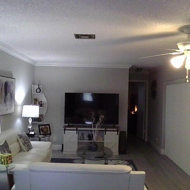 Building Photo - 3703 Hertford Ct