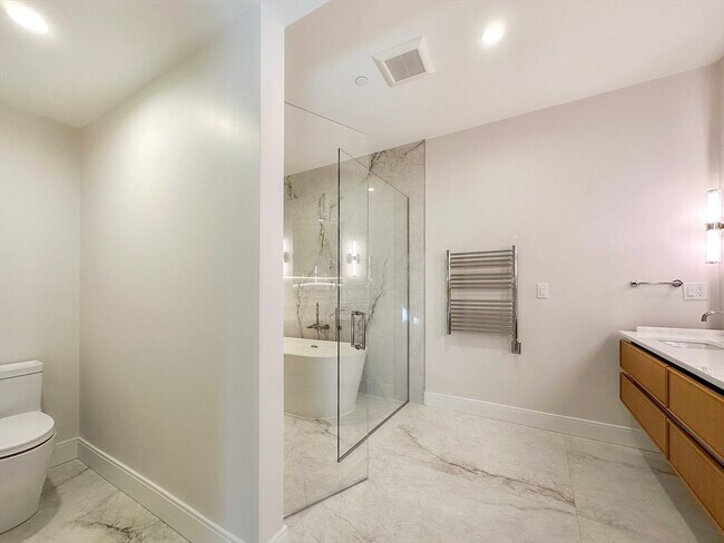 Building Photo - 144 Worcester St