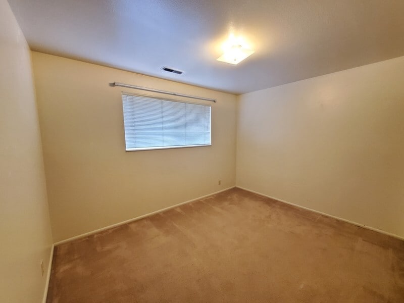 Building Photo - 35 E 1100 S