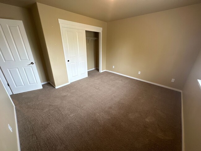 Building Photo - $500 Off 1st MONTH'S RENT, Eastside House,...