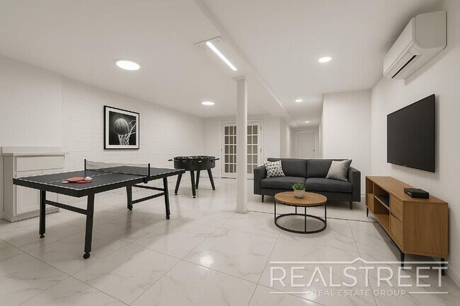Building Photo - Brand New 5 Bed 2.5 Bath Duplex with Backy...