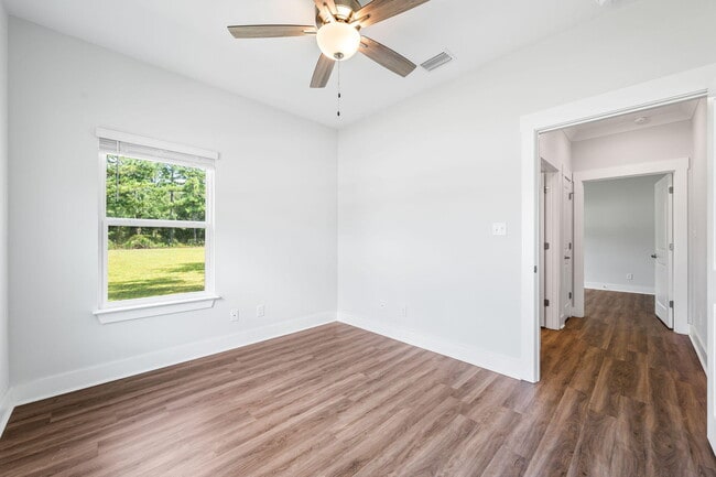 Building Photo - 147 Bradford Ct