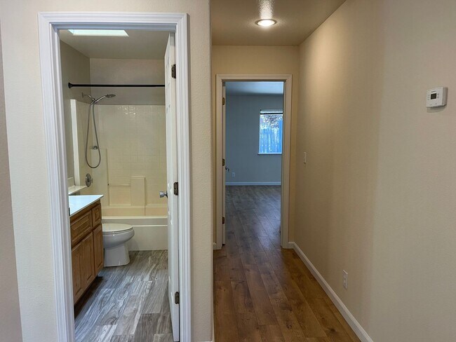 Building Photo - 143 Goldenwest Ct