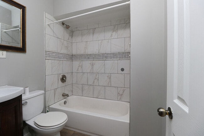 Building Photo - 266 E Cass St