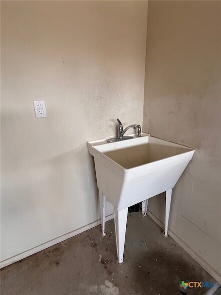 Building Photo - 2520 Dante Ct