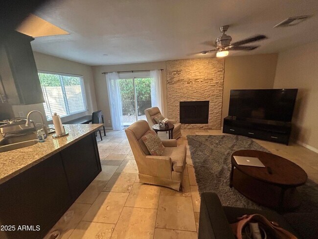 Building Photo - 6002 E Beck Ln