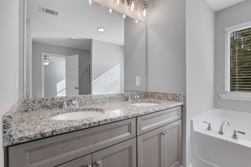 Building Photo - 236 Eva Way NE