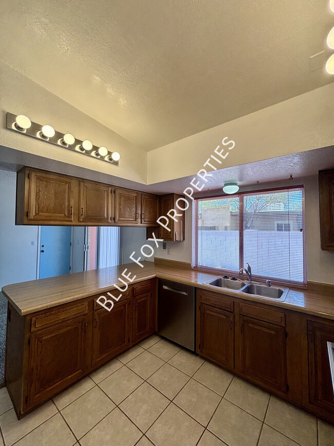 Building Photo - 7551 E La Cienega Dr