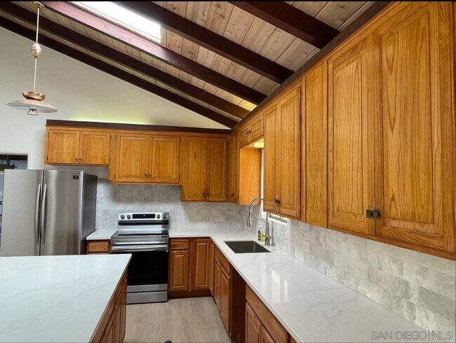 Building Photo - 844 Singing Trails Dr