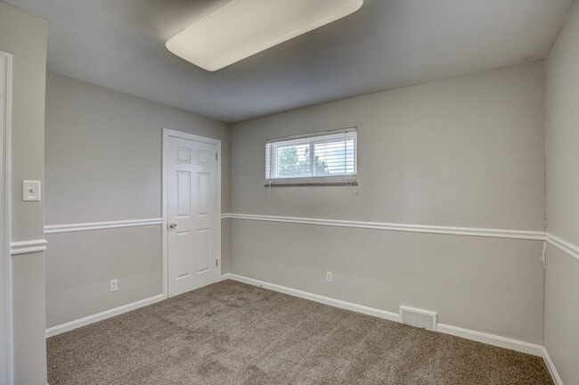 Building Photo - 5739 Cheviot Rd